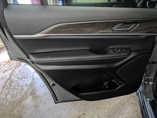 2027 Jeep Grand Cherokee L Laredo Altitude