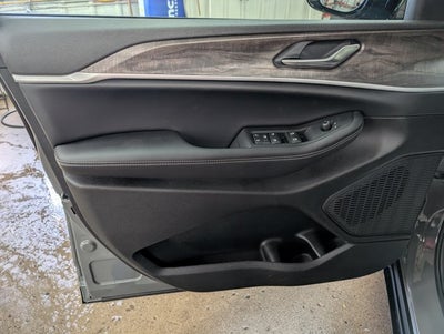 2027 Jeep Grand Cherokee L Laredo Altitude