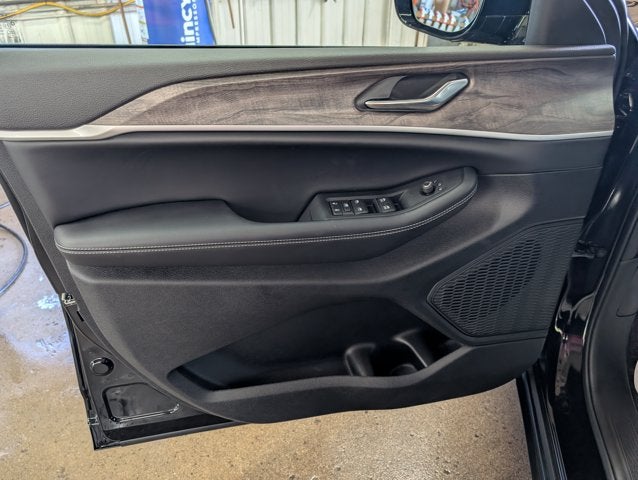 2027 Jeep Grand Cherokee L Laredo Altitude