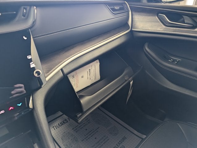 2027 Jeep Grand Cherokee L Laredo Altitude