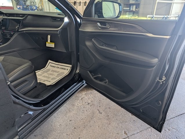 2027 Jeep Grand Cherokee L Laredo Altitude