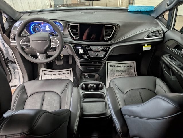 2027 Chrysler Pacifica Select