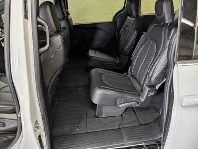 2027 Chrysler Pacifica Select