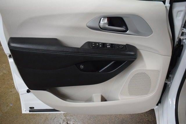 2017 Chrysler Pacifica Hybrid Platinum