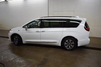 2017 Chrysler Pacifica Hybrid Platinum