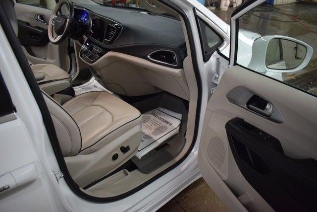 2017 Chrysler Pacifica Hybrid Platinum