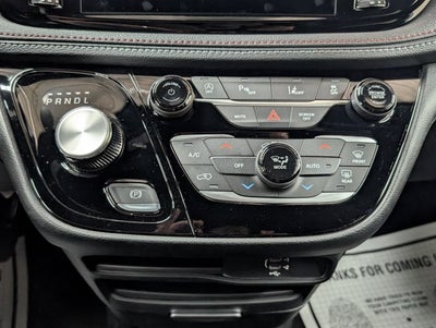 2027 Chrysler Pacifica Select
